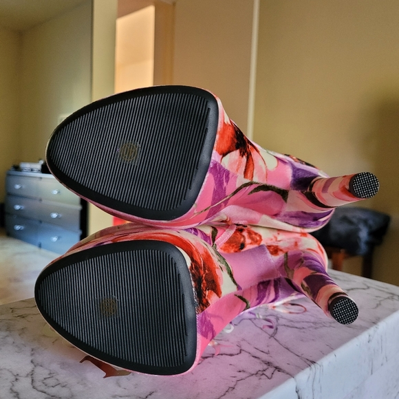 BRAND NEW Club Hella Heels - Groovy Chic Boot - Size US 9 - Picture 3 of 7